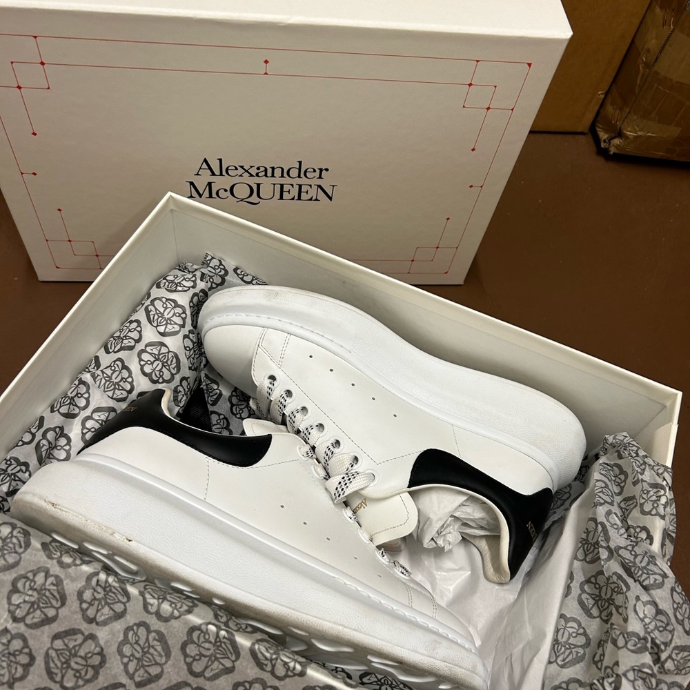 Alexander McQueen women’s sneaker white/black 39